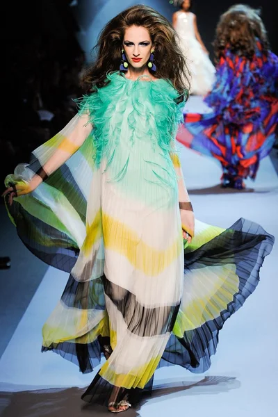 Look 30